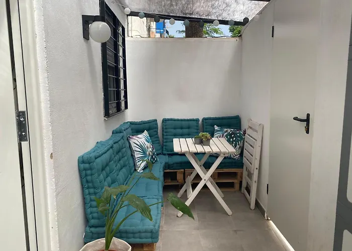 Caroli Hideout